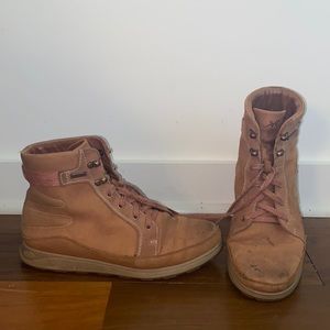 {Chaco} light brown hiking boots